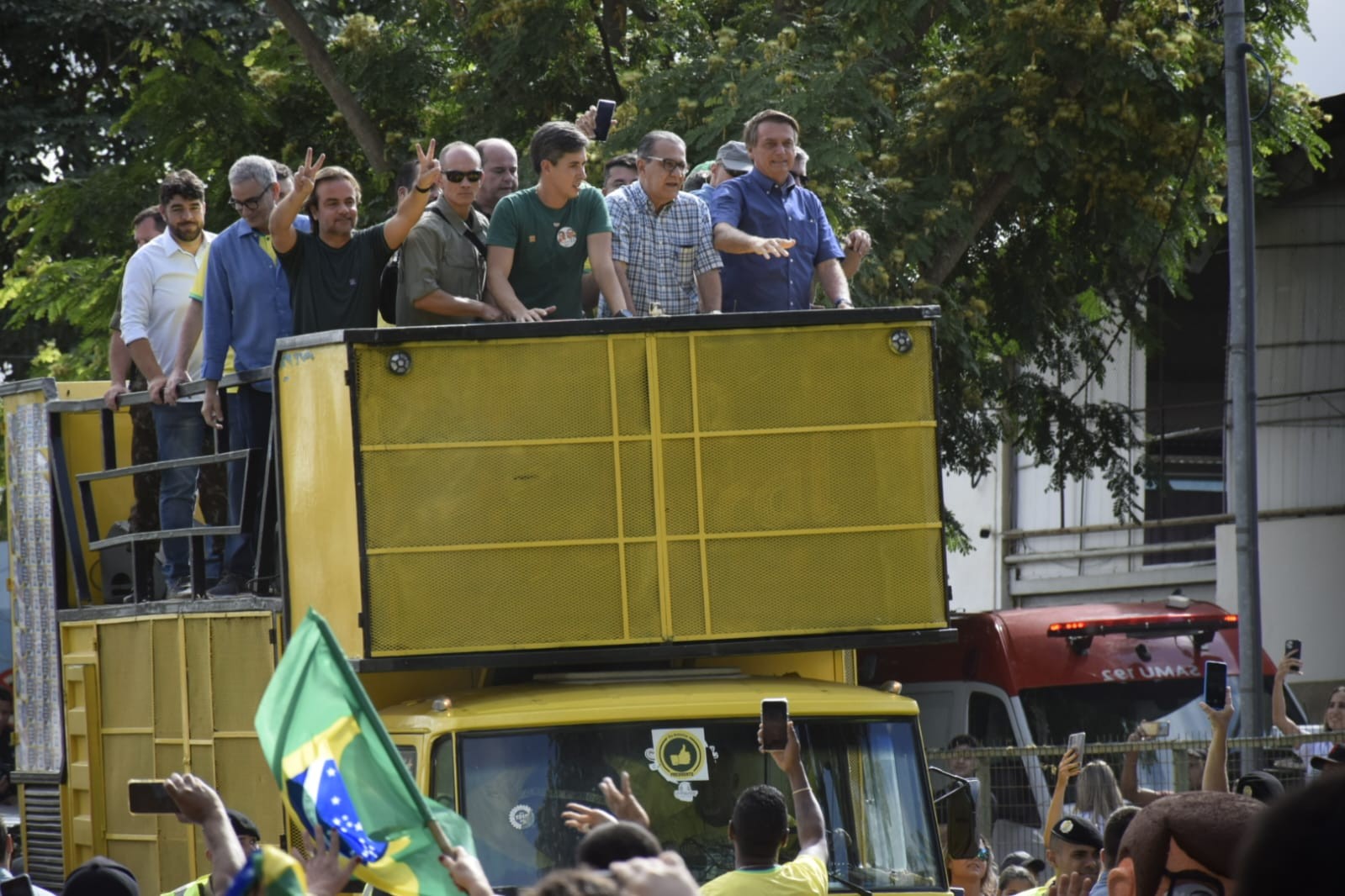 Bolsonaro faz comício em Governador Valadares, no interior de Minas Gerais
