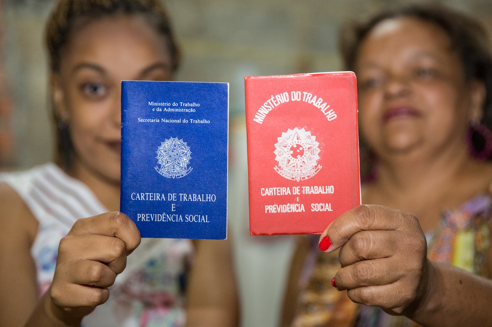 Geni Aparecida de Oliveira e a filha Natalie Flaviane de Moura; negros são minoria em cargos de gerência e profissões que exigem qualificação
