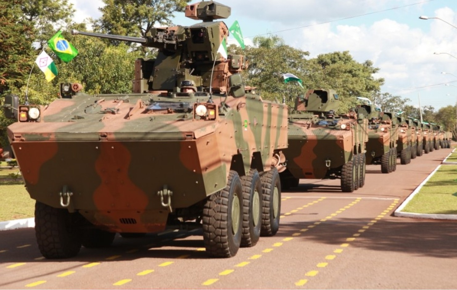 Exército envia blindados para a fronteira do Brasil com Venezuela
