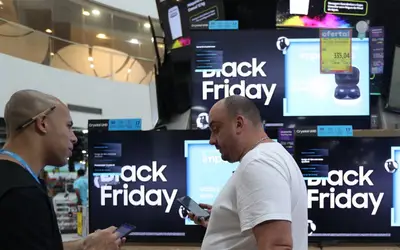 Black Friday nos EUA bate recorde com US$ 9,8 bilhões em vendas pela internet