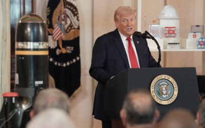 Trump diz que Musk tem ajudado os EUA de maneira tremenda, mas quer voltar para seus carros
